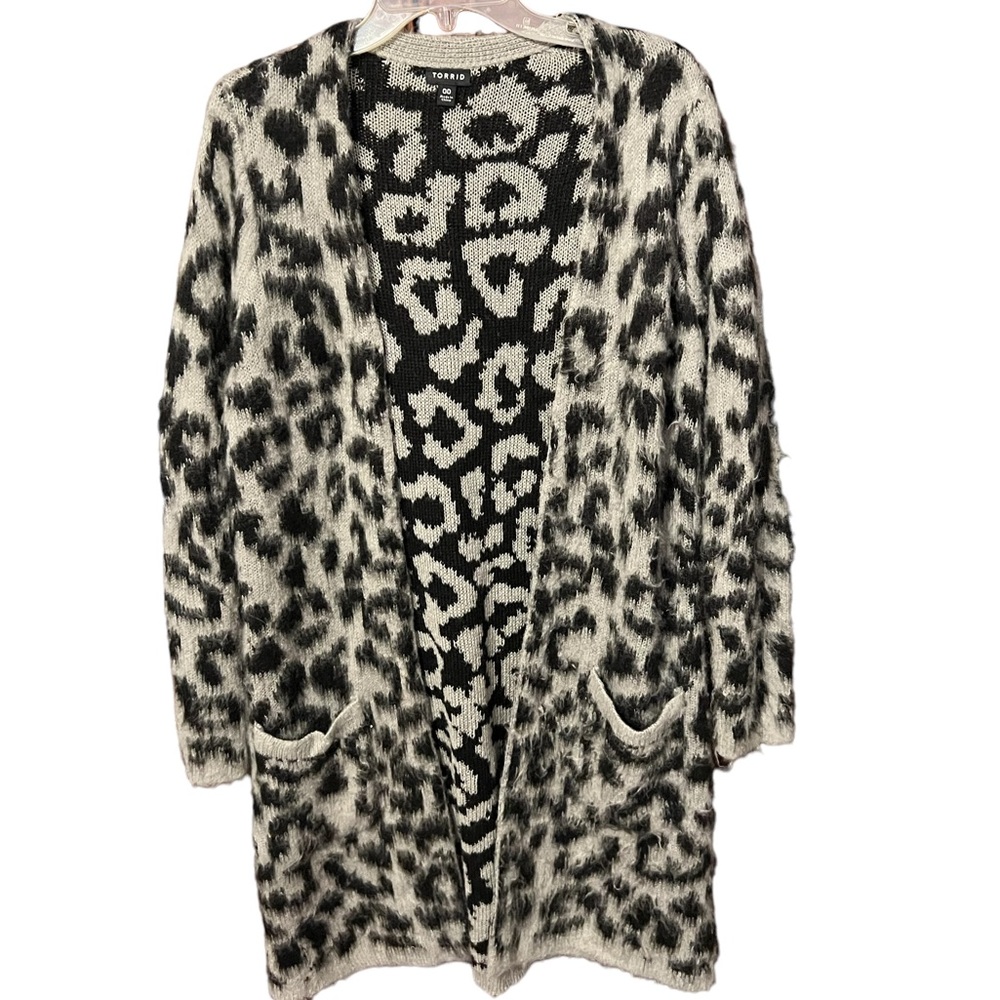 Torrid duster size 00 (med/large) animal print
